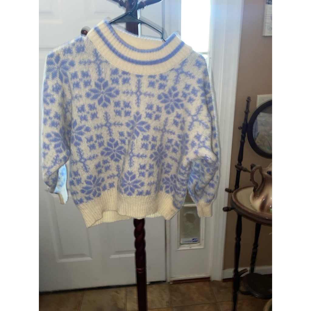 Women's Alaposs Sweater Size M Cream And Blue